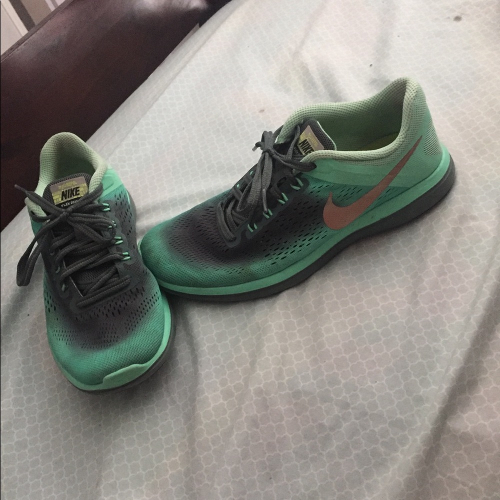 Been worn a few times! In really good condition